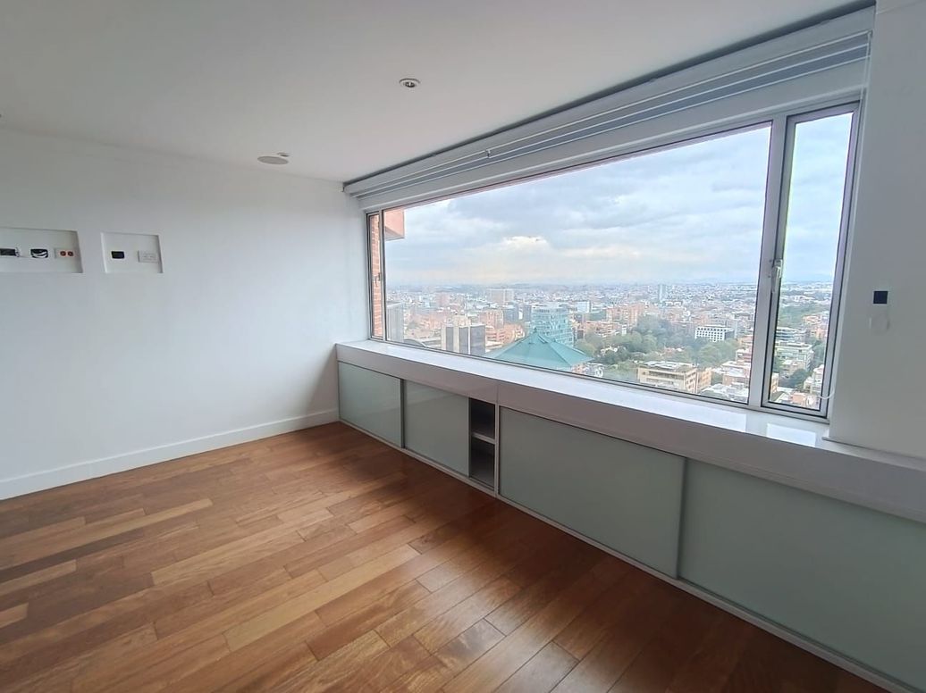 Apartamento de 2 alcobas en venta en El Refugio, Bogotá, 192 m² · foto 13 de 20