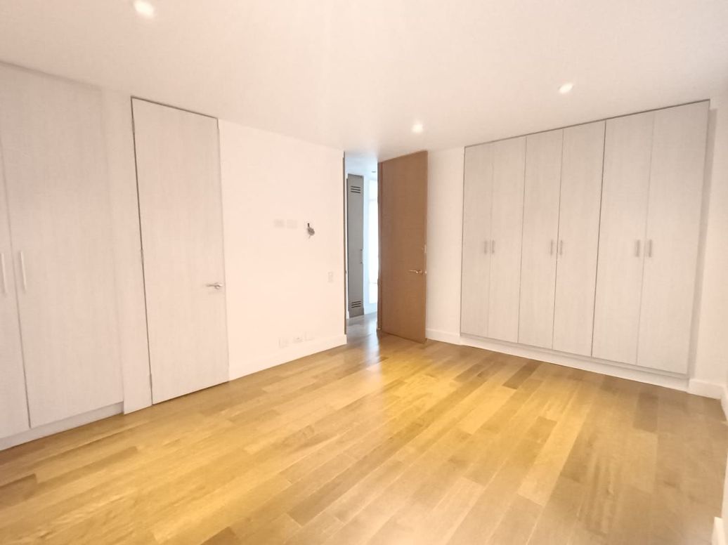 Apartamento de 2 alcobas en venta en El Refugio, Bogotá, 192 m² · foto 8 de 20
