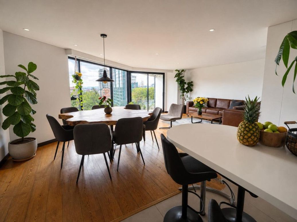 Apartamento de 3 alcobas en venta en El Refugio, Bogotá, 190 m² · foto 3 de 12