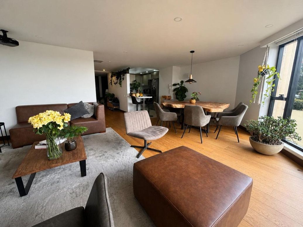Apartamento de 3 alcobas en venta en El Refugio, Bogotá, 190 m² · foto 4 de 12