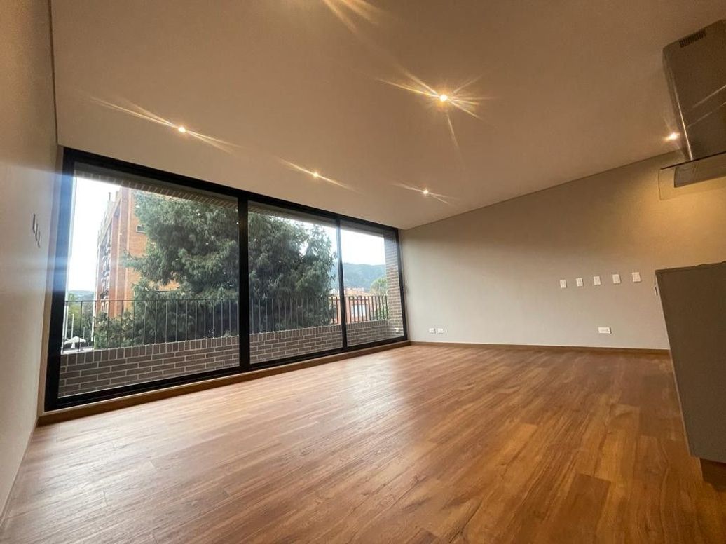 Apartamento de 2 alcobas en arriendo en Chico Norte Et. Iii, Bogotá, 85 m² · foto 2 de 20