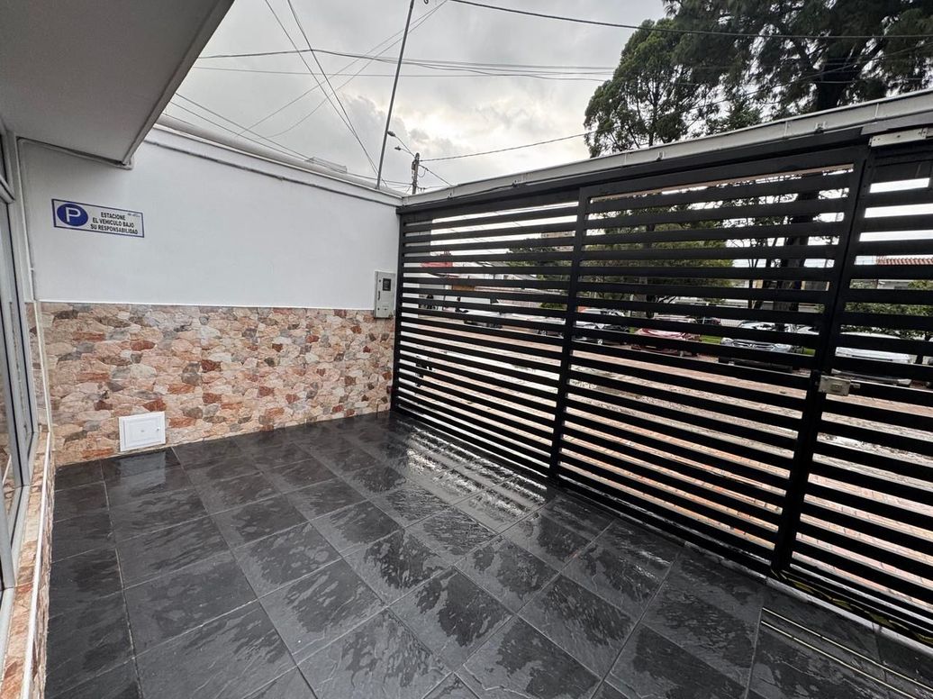 Casa de 6 alcobas en venta en Estoril, Bogotá, 580 m² · foto 2 de 20