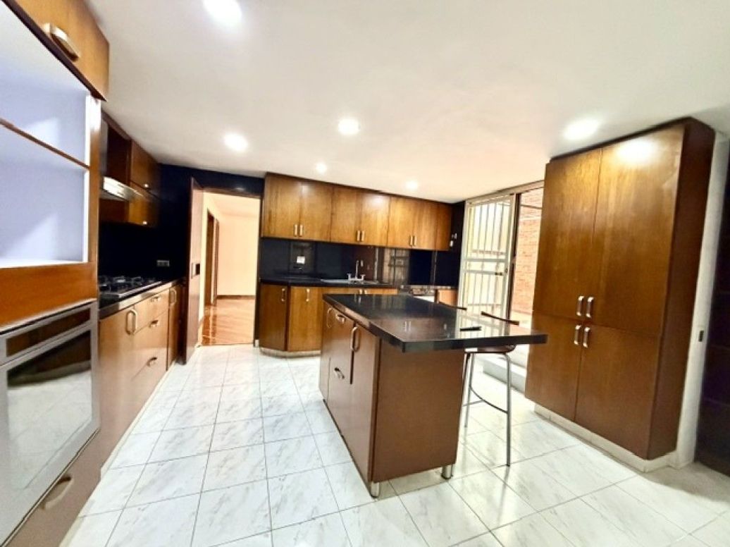 Apartamento de 3 alcobas en venta en La Cabrera, Bogotá, 509 m² · foto 9 de 20