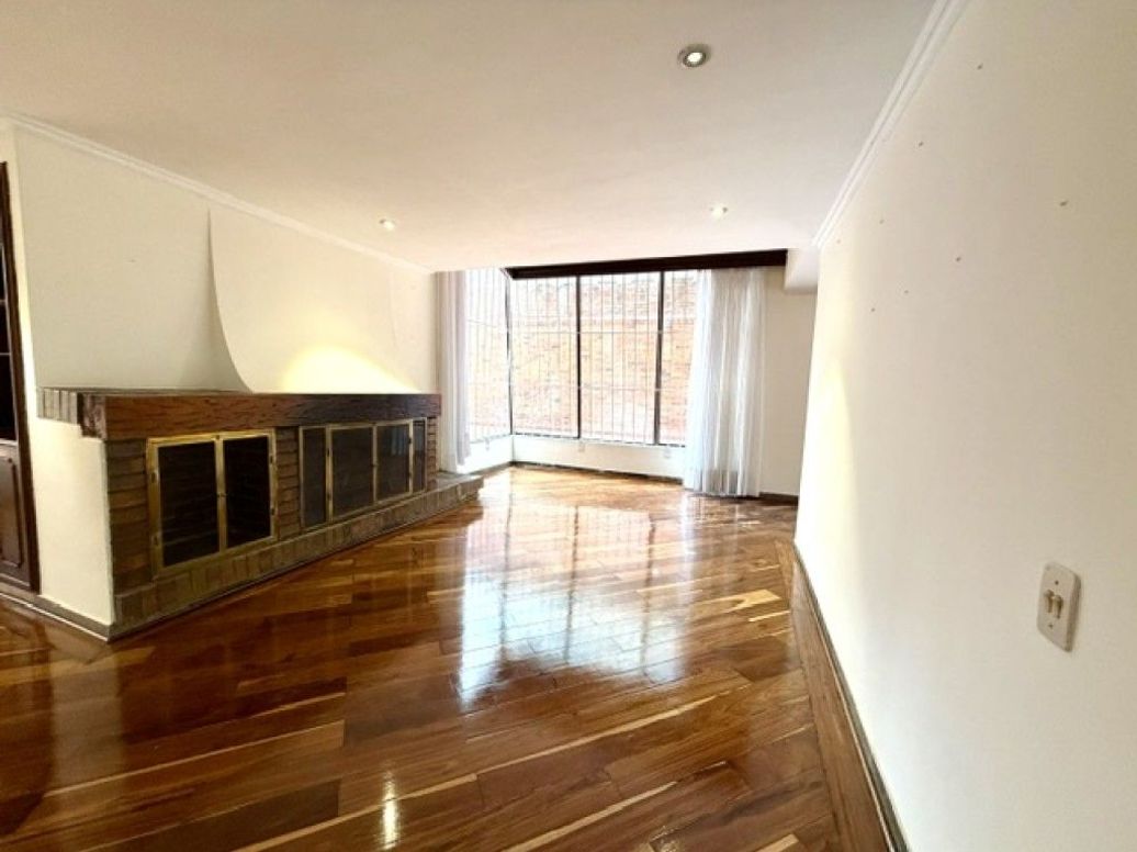 Apartamento de 3 alcobas en venta en La Cabrera, Bogotá, 509 m² · foto 2 de 20