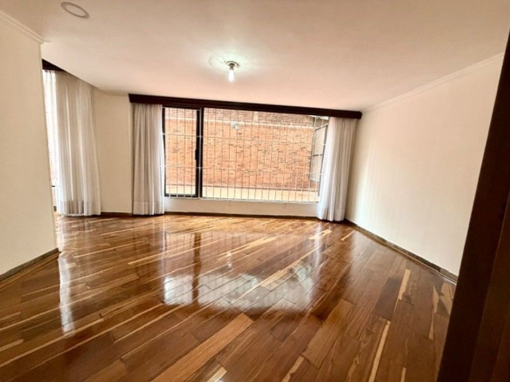 Apartamento de 3 alcobas en venta en La Cabrera, Bogotá, 509 m² · foto 3 de 20