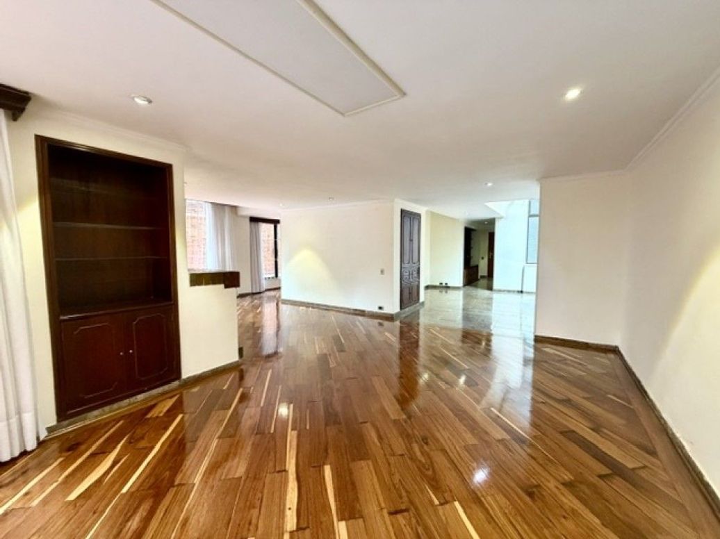 Apartamento de 3 alcobas en venta en La Cabrera, Bogotá, 509 m² · foto 6 de 20