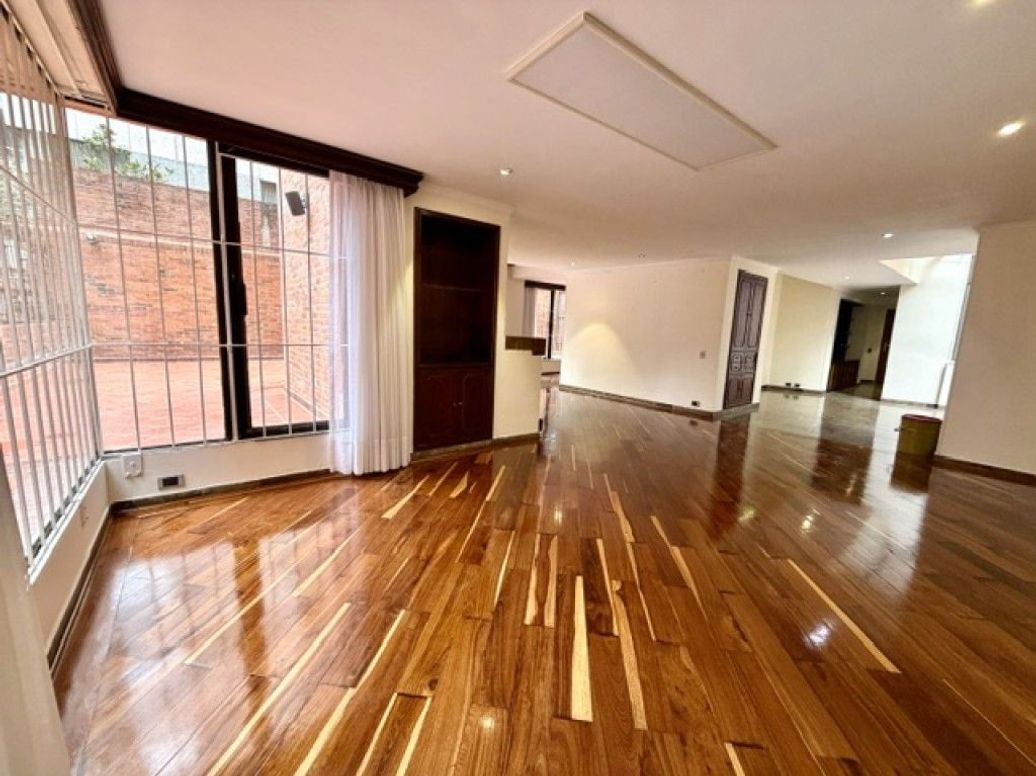 Apartamento de 3 alcobas en venta en La Cabrera, Bogotá, 509 m² · foto 5 de 20