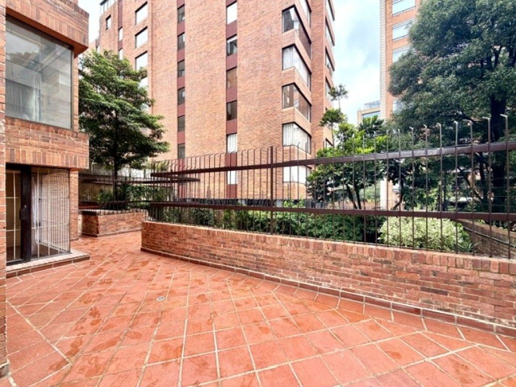 Apartamento de 3 alcobas en venta en La Cabrera, Bogotá, 509 m² · foto 15 de 20