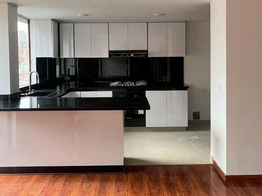 Apartamento de 4 alcobas en venta en El Batan, Bogotá, 131 m² · foto 3 de 5