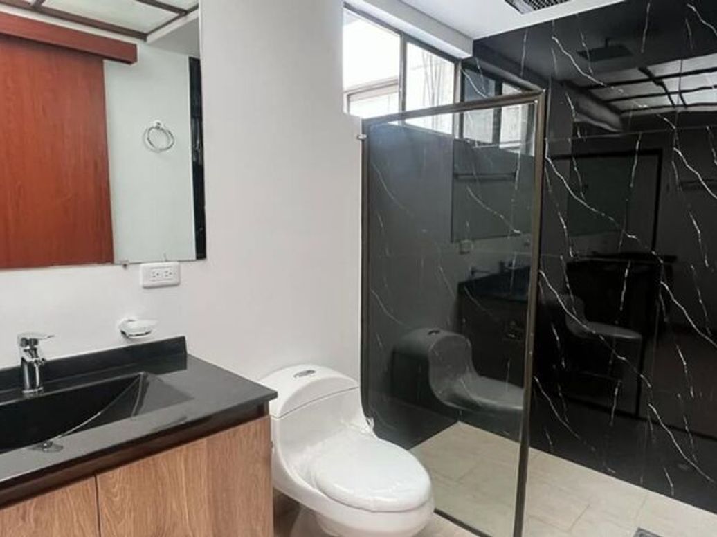 Apartamento de 4 alcobas en venta en El Batan, Bogotá, 131 m² · foto 2 de 5