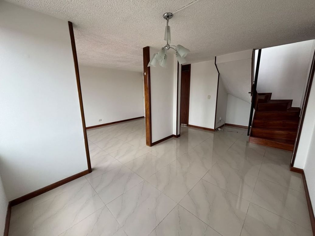 Apartamento de 4 alcobas en venta en San Antonio Nor - Occidental, Bogotá, 99 m² · foto 2 de 20