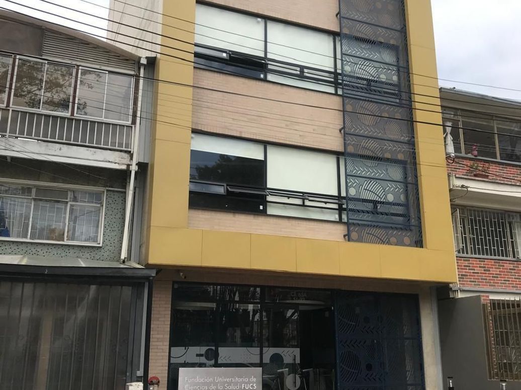 Casa de 6 alcobas en venta en San Miguel, Bogotá, 350 m² · foto 2 de 3