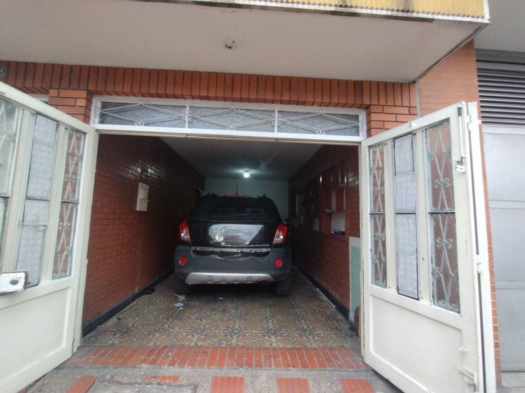 Casa de 10 alcobas en venta en La Pradera, Bogotá, 611 m² · foto 2 de 20