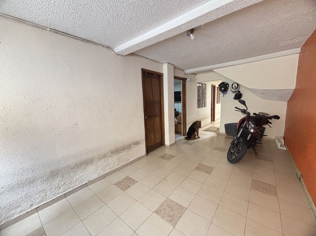 Casa de 6 alcobas en venta en La Patria, Bogotá, 230 m² · foto 2 de 20