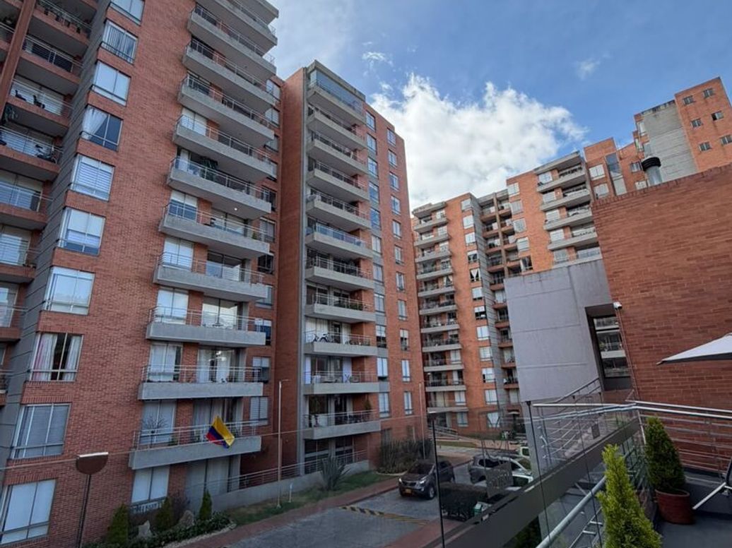 Apartamento de 3 alcobas en venta en El Moral, Bogotá, 102 m² · foto 3 de 20