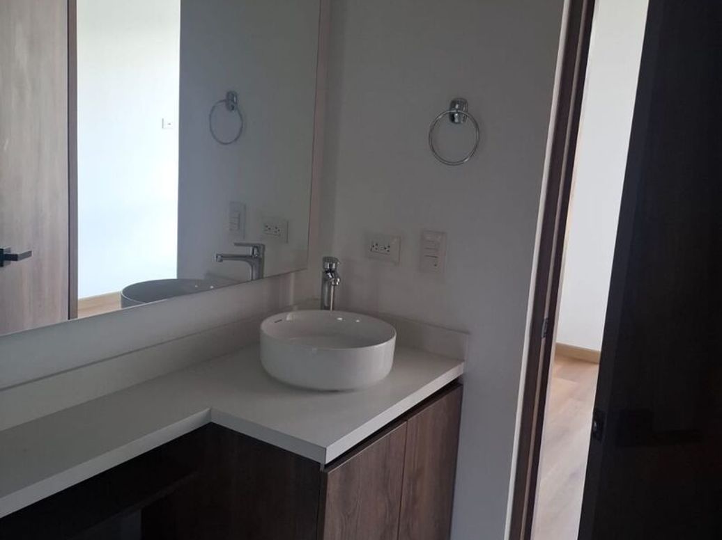 Apartamento de 2 alcobas en venta en Molinos Norte, Bogotá, 65 m² · foto 4 de 5