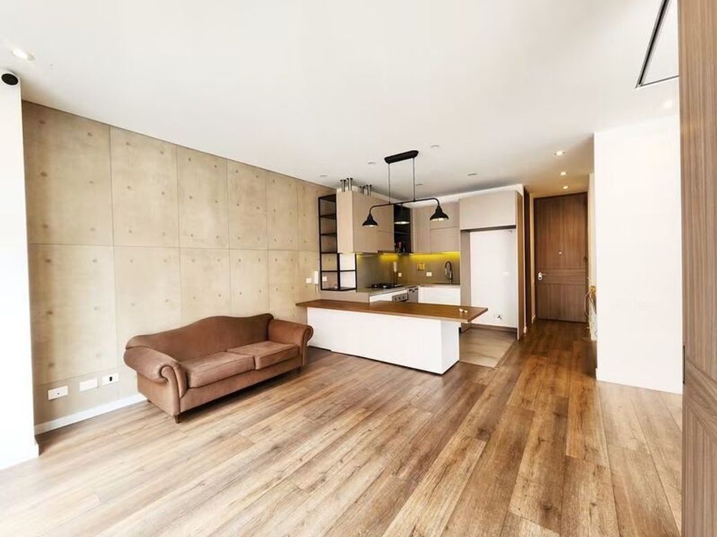 Apartamento de 1 alcoba en venta en Santa Barbara Occidental, Bogotá, 86 m² · foto 2 de 9
