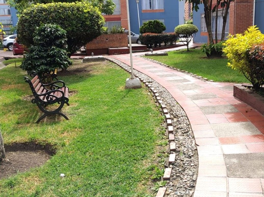 Apartamento de 3 alcobas en venta en El Rincon Del Castillo, Bogotá, 58 m² · foto 2 de 18