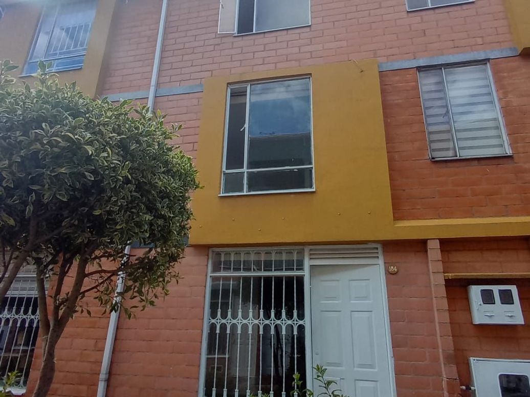 Casa de 3 alcobas en venta en Campo Alegre, Bogotá, 50 m² · foto 2 de 19