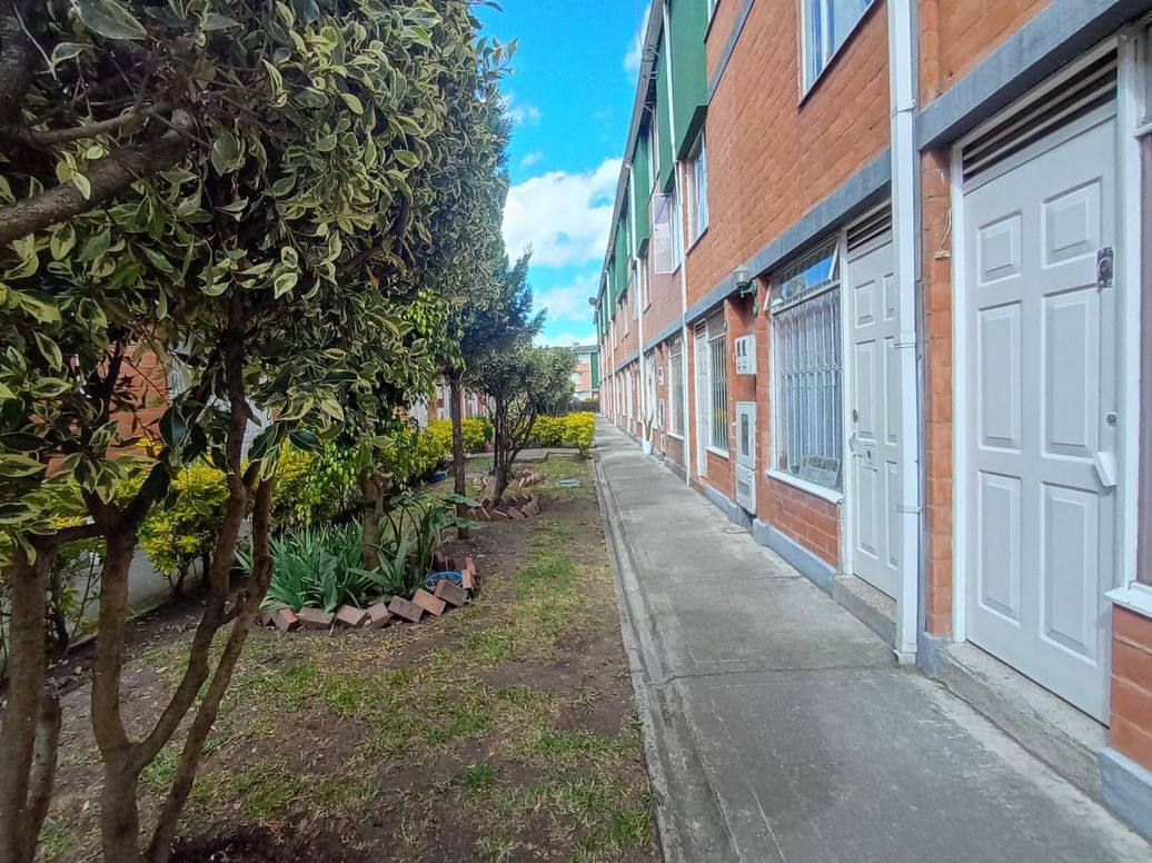 Casa de 3 alcobas en venta en Campo Alegre, Bogotá, 50 m² · foto 3 de 19
