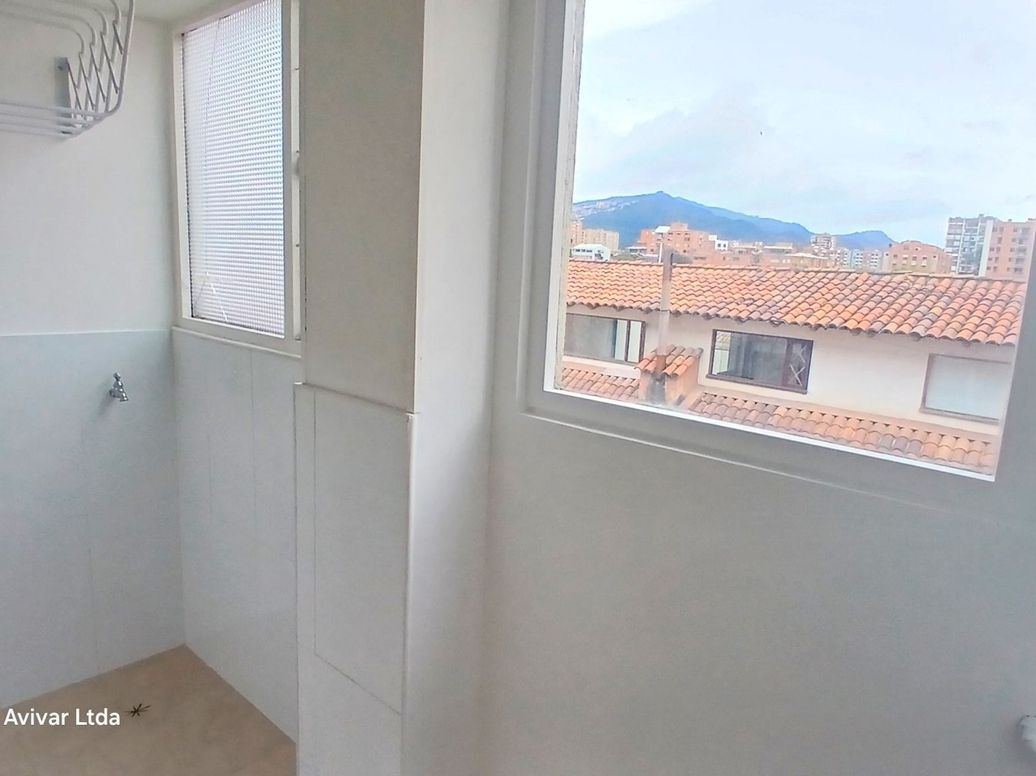 Apartamento de 3 alcobas en venta en Cedritos, Bogotá, 72 m² · foto 10 de 19