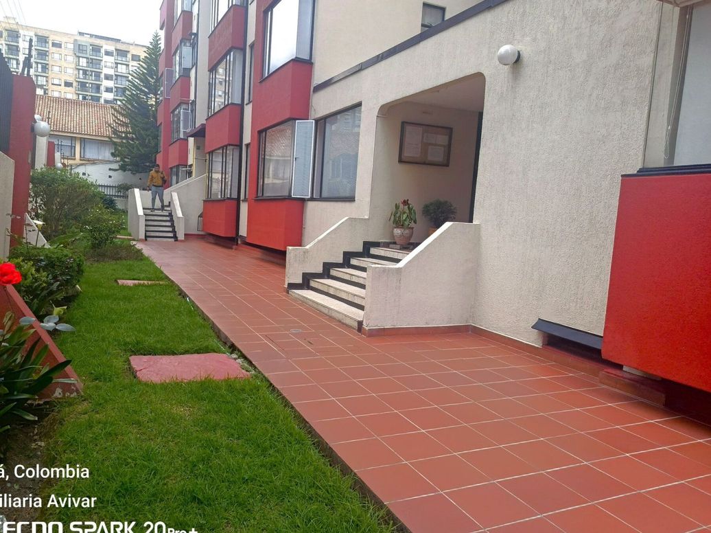 Apartamento de 3 alcobas en venta en Cedritos, Bogotá, 72 m² · foto 2 de 19