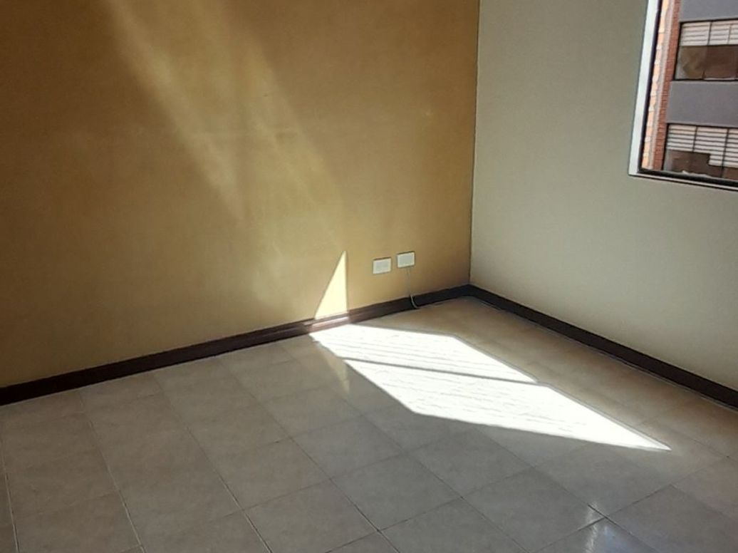 Apartamento de 3 alcobas en venta en Pontevedra, Bogotá, 84 m² · foto 11 de 19