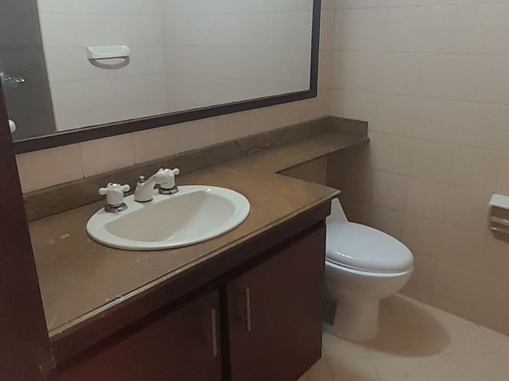 Apartamento de 3 alcobas en venta en Pontevedra, Bogotá, 84 m² · foto 8 de 19