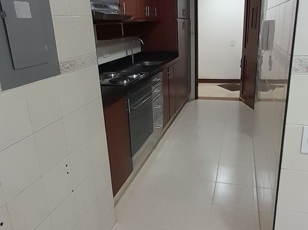 Apartamento de 3 alcobas en venta en Pontevedra, Bogotá, 84 m² · foto 2 de 19