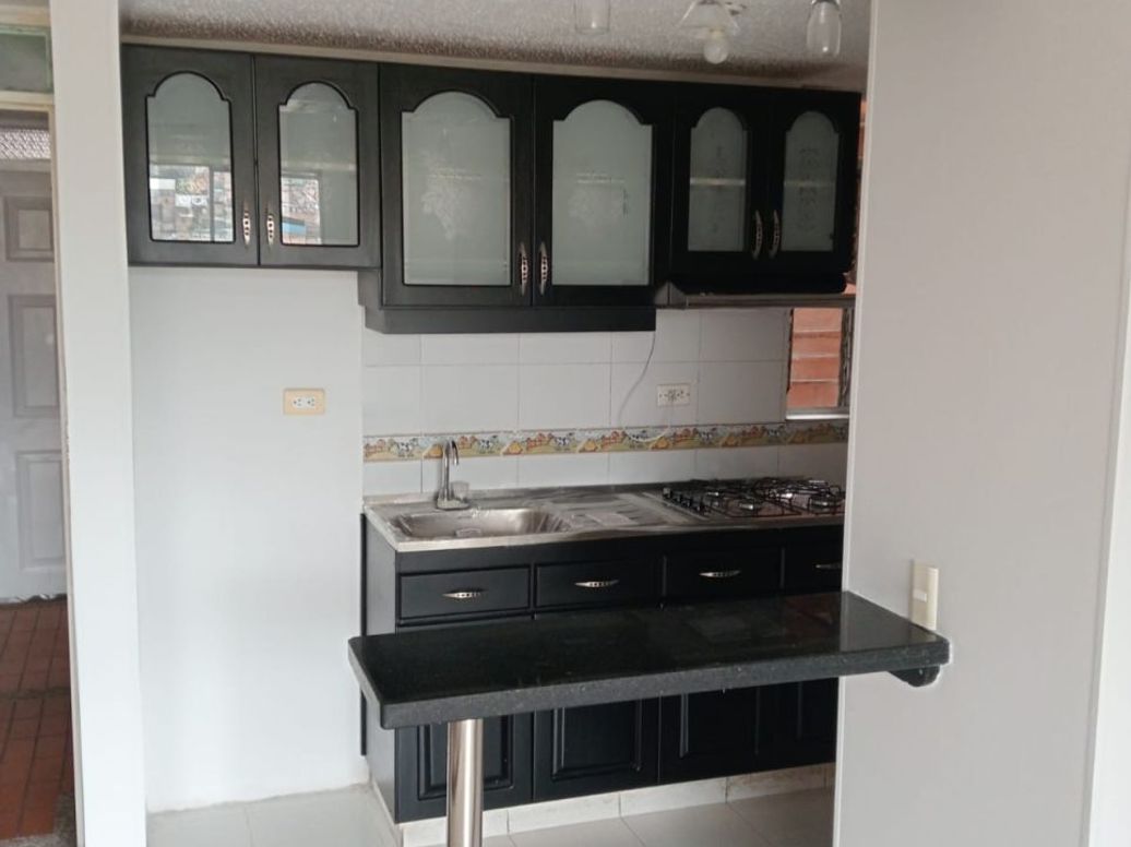 Apartamento de 3 alcobas en venta en La Picota Sur, Bogotá, 48 m² · foto 2 de 11