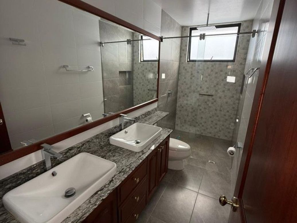 Apartamento de 4 alcobas en venta en Santa Bibiana, Bogotá, 243 m² · foto 3 de 20