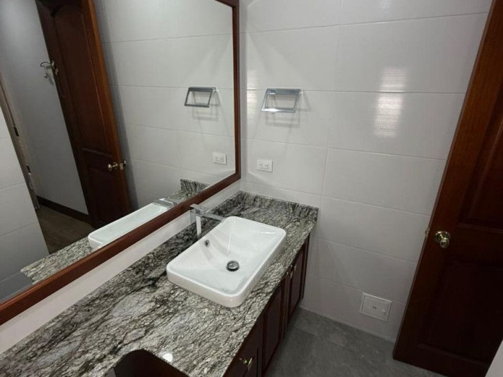 Apartamento de 4 alcobas en venta en Santa Bibiana, Bogotá, 243 m² · foto 18 de 20
