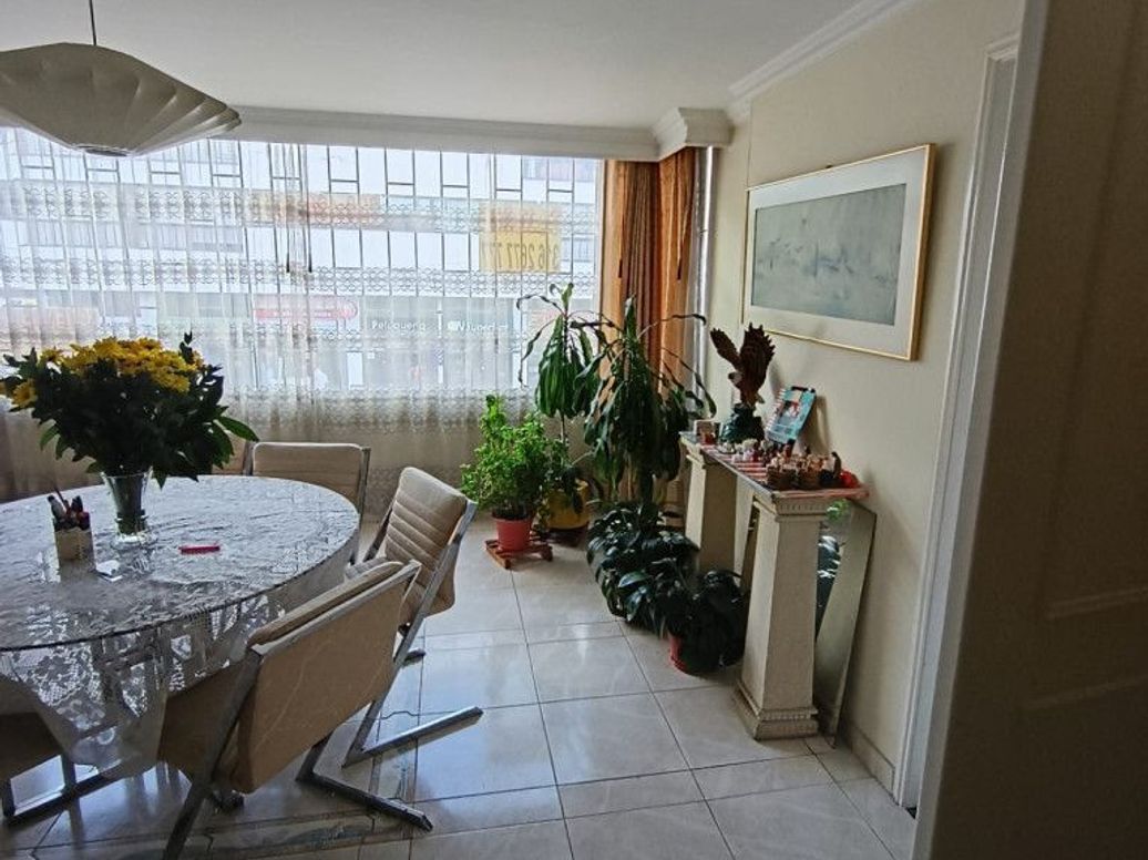 Apartamento de 4 alcobas en venta en Santa Barbara Central, Bogotá, 154 m² · foto 3 de 6