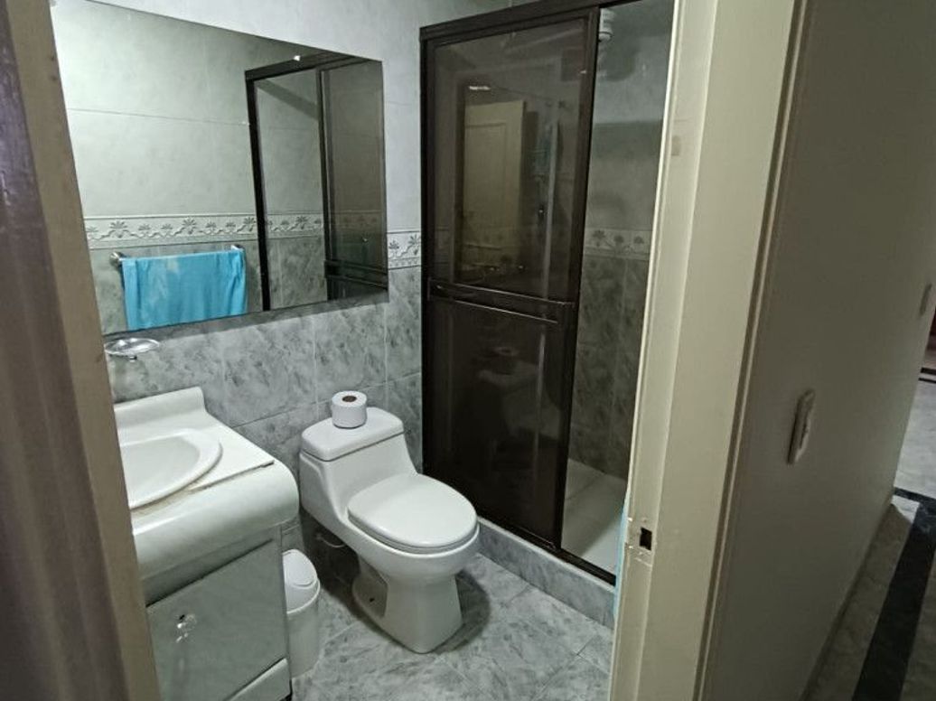 Apartamento de 4 alcobas en venta en Santa Barbara Central, Bogotá, 154 m² · foto 4 de 6