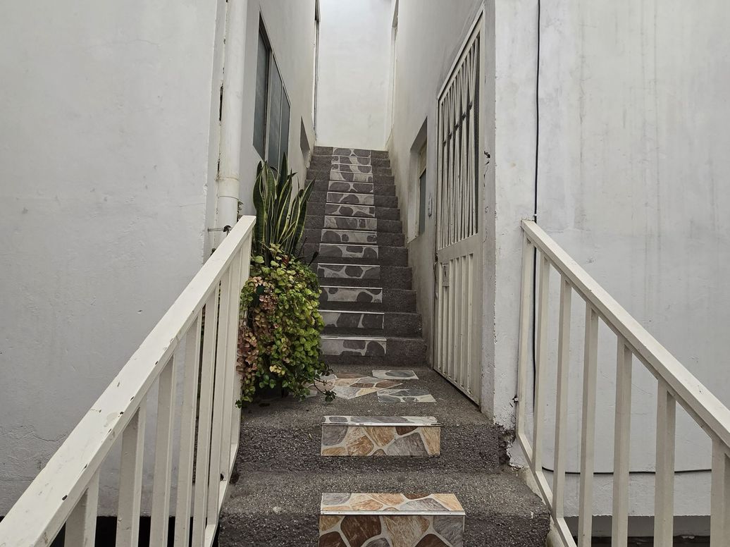 Casa de 6 alcobas en venta en Marco Fidel Suarez, Bogotá, 378 m² · foto 7 de 14