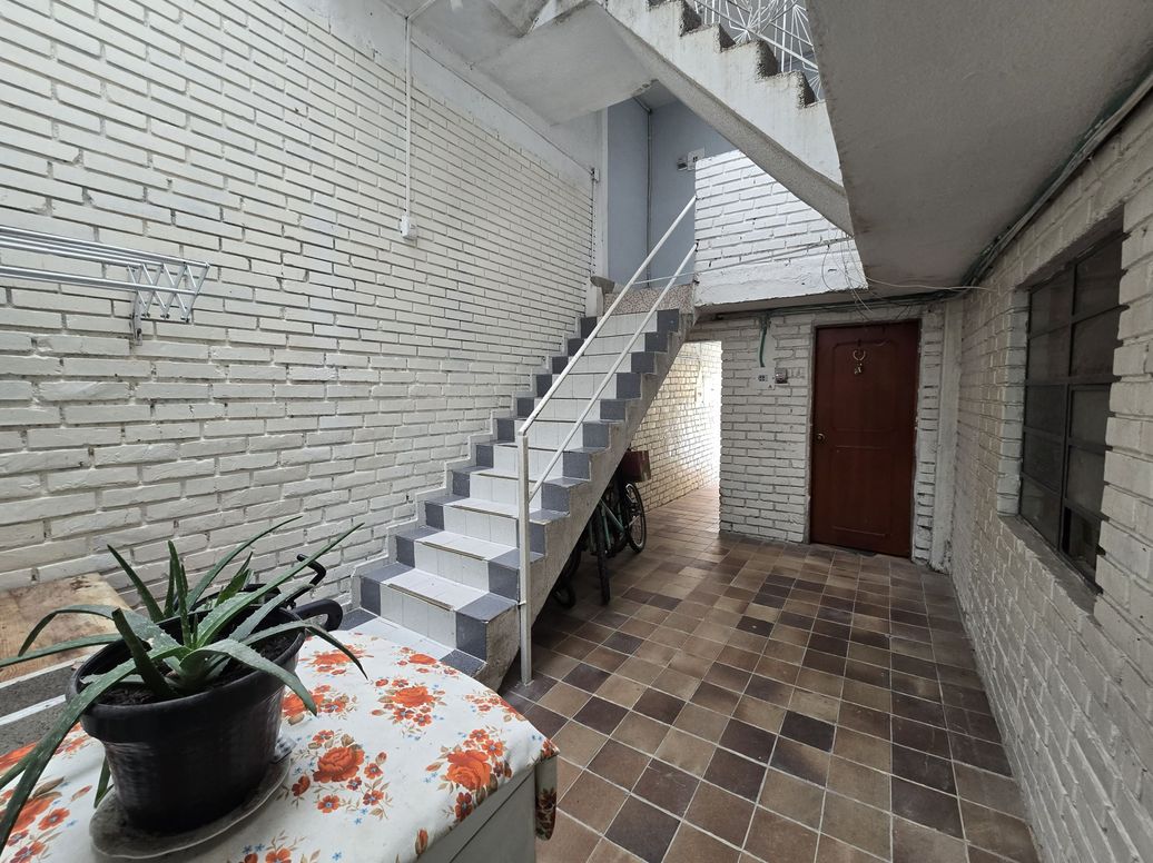 Casa de 6 alcobas en venta en Marco Fidel Suarez, Bogotá, 378 m² · foto 12 de 14