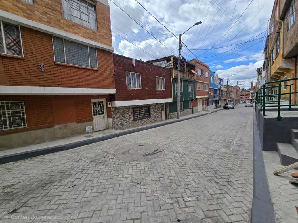 Casa de 6 alcobas en venta en Marco Fidel Suarez, Bogotá, 378 m² · foto 14 de 14