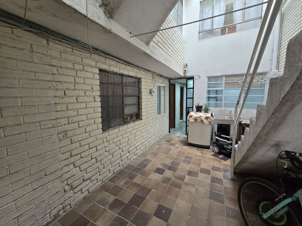 Casa de 6 alcobas en venta en Marco Fidel Suarez, Bogotá, 378 m² · foto 11 de 14