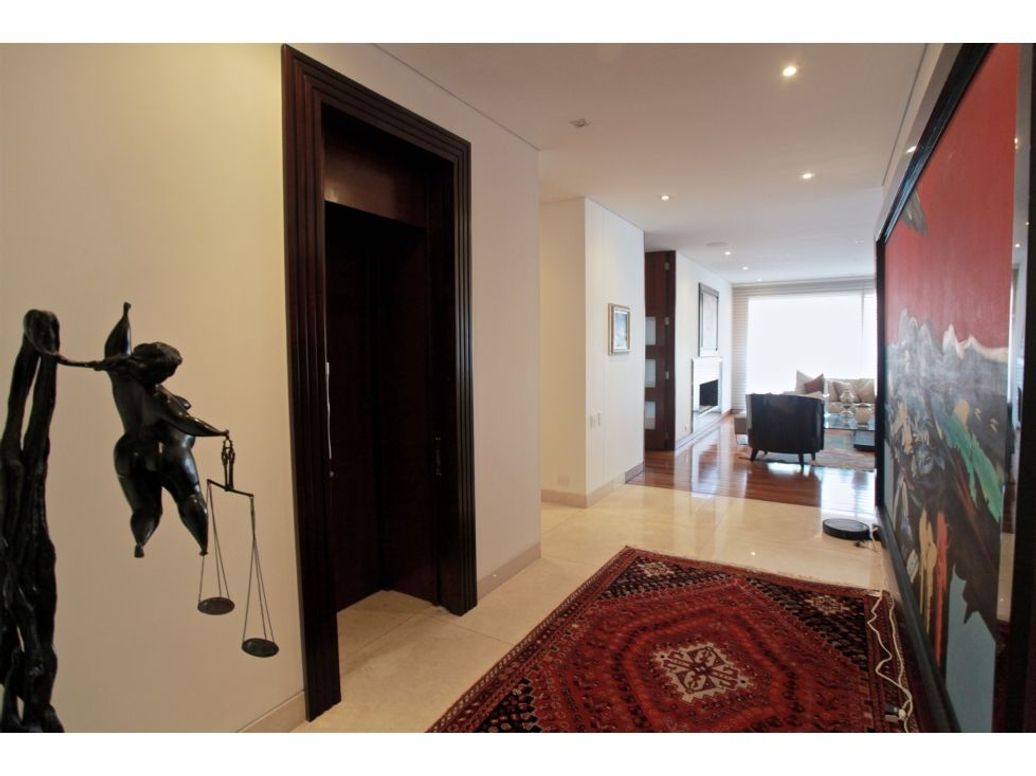 Apartamento de 3 alcobas en venta en Rosales Bajo, Bogotá, 342 m² · foto 17 de 20