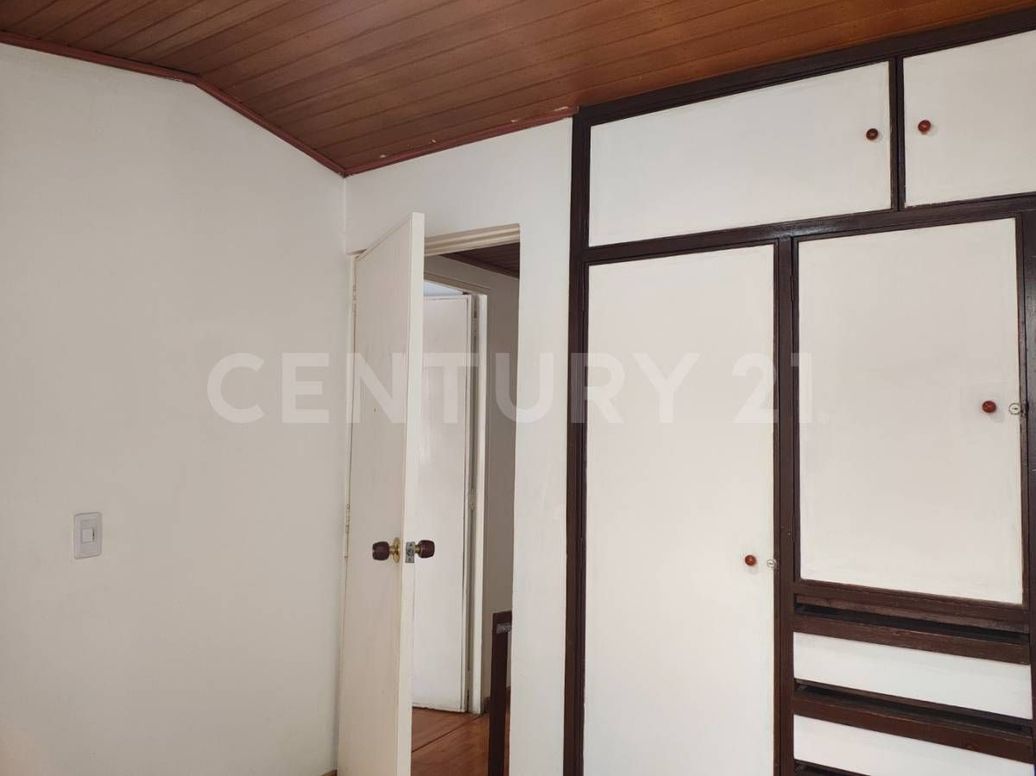 Casa de 5 alcobas en venta en Álamos Norte, Bogotá, 262 m² · foto 17 de 20
