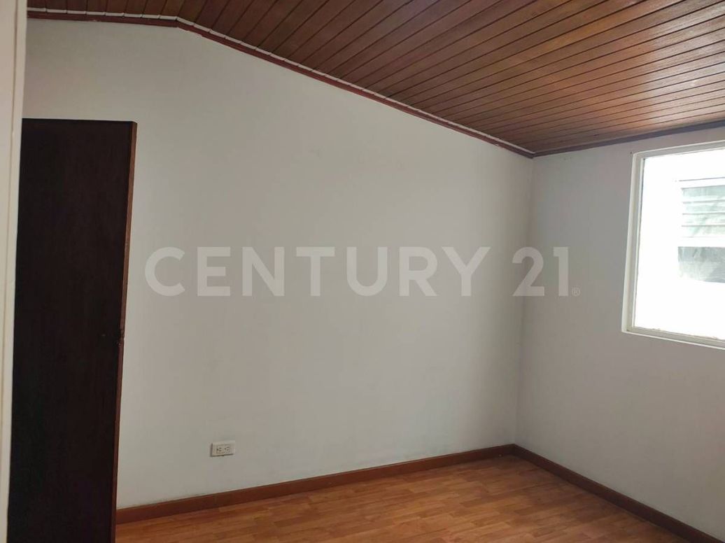 Casa de 5 alcobas en venta en Álamos Norte, Bogotá, 262 m² · foto 18 de 20