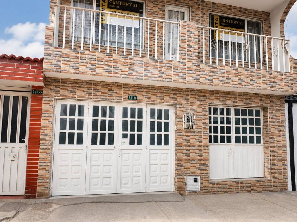 Casa de 5 alcobas en venta en Álamos Norte, Bogotá, 262 m² · foto 2 de 20