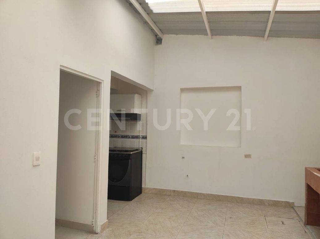 Casa de 5 alcobas en venta en Álamos Norte, Bogotá, 262 m² · foto 9 de 20
