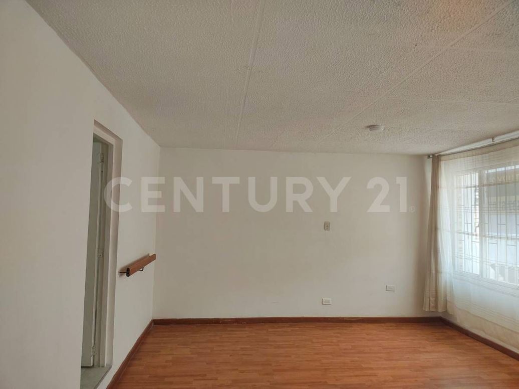 Casa de 5 alcobas en venta en Álamos Norte, Bogotá, 262 m² · foto 12 de 20