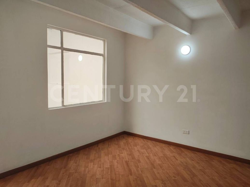 Casa de 5 alcobas en venta en Álamos Norte, Bogotá, 262 m² · foto 14 de 20