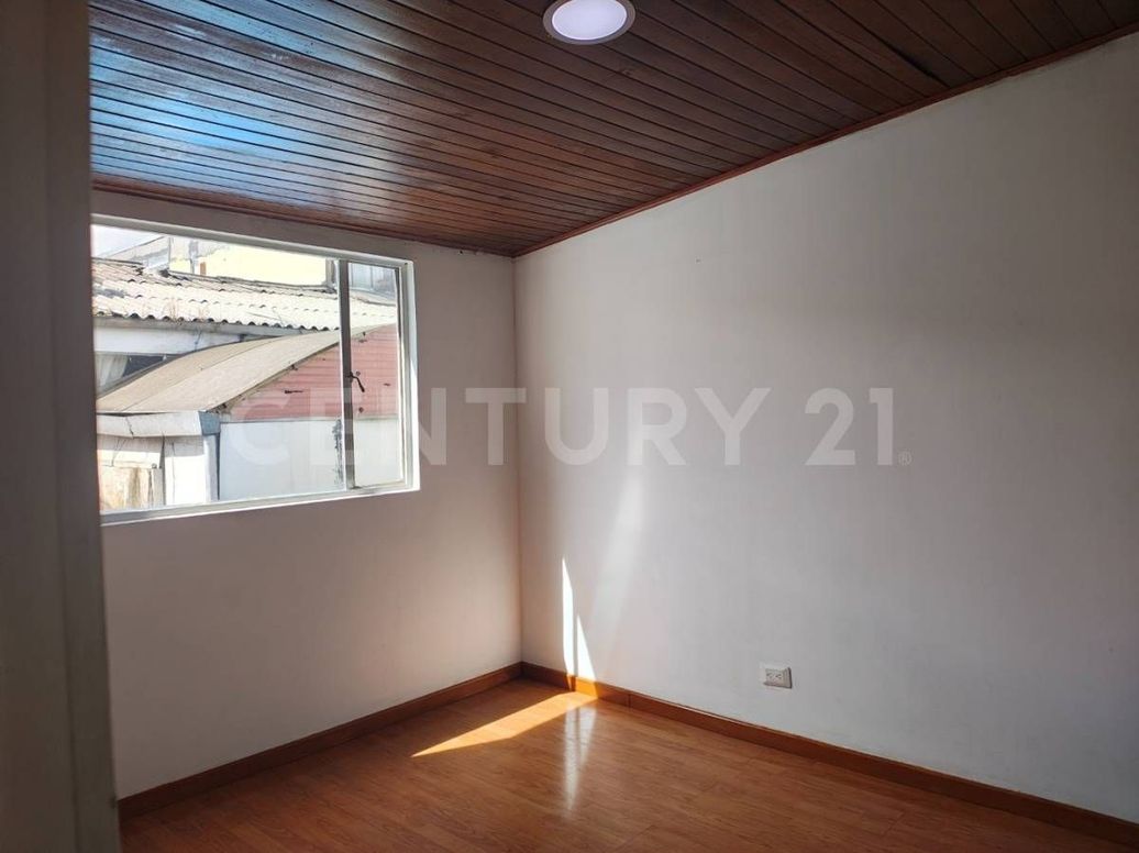 Casa de 5 alcobas en venta en Álamos Norte, Bogotá, 262 m² · foto 15 de 20