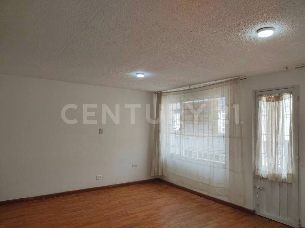 Casa de 5 alcobas en venta en Álamos Norte, Bogotá, 262 m² · foto 16 de 20