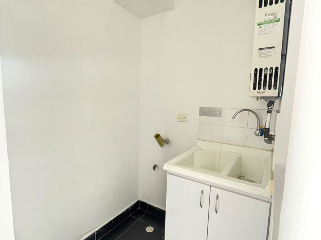 Apartamento en arriendo en Gran Granada, Bogotá · foto 5 de 14