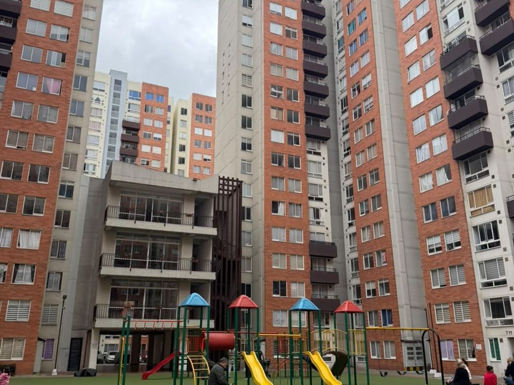 Apartamento de 3 alcobas en venta en Fontibón, Bogotá, 46 m² · foto 2 de 11