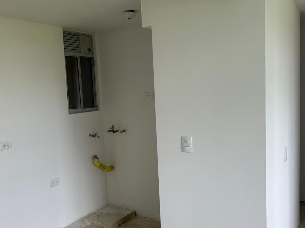 Apartamento de 2 alcobas en venta en Cr. El Roble, Bogotá, 45 m² · foto 2 de 11